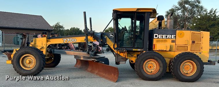 image for item DO1686 2006 John Deere 770D motor grader