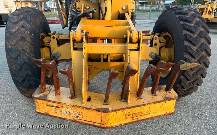 image for item DO1686 2006 John Deere 770D motor grader