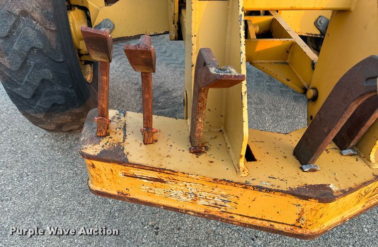 image for item DO1686 2006 John Deere 770D motor grader