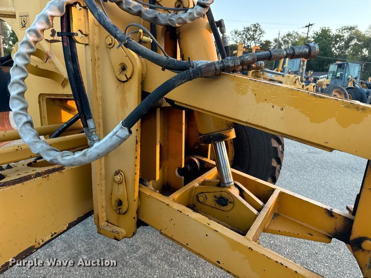 image for item DO1686 2006 John Deere 770D motor grader