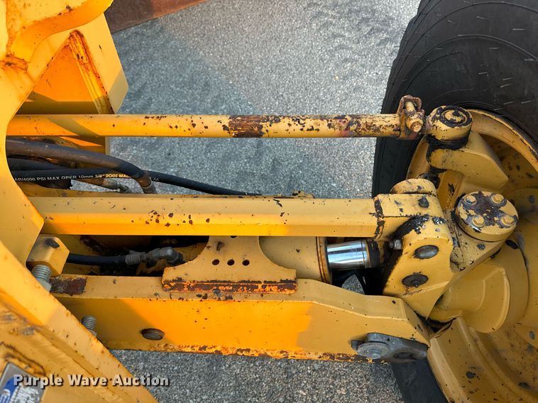 image for item DO1686 2006 John Deere 770D motor grader