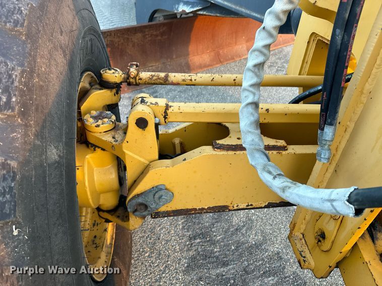 image for item DO1686 2006 John Deere 770D motor grader