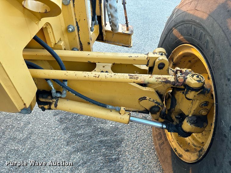 image for item DO1686 2006 John Deere 770D motor grader