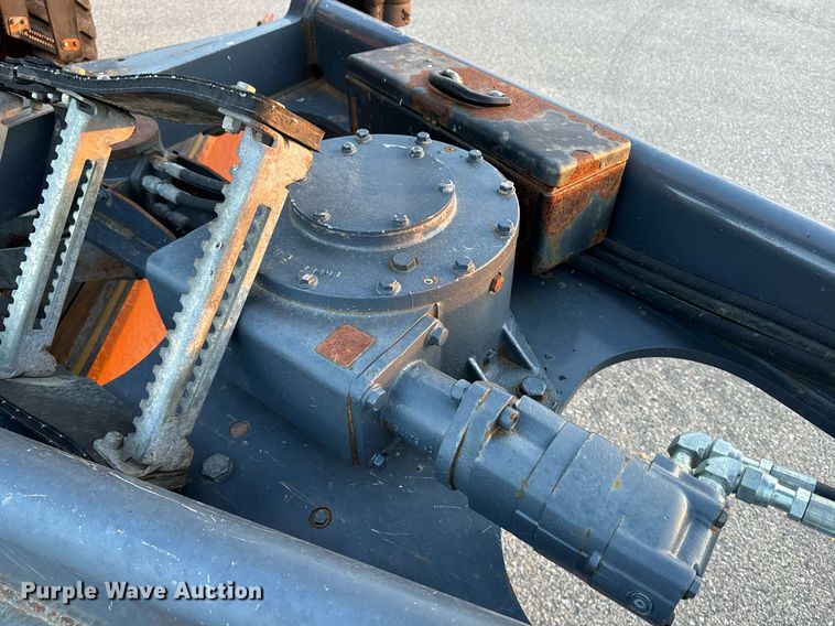 image for item DO1686 2006 John Deere 770D motor grader