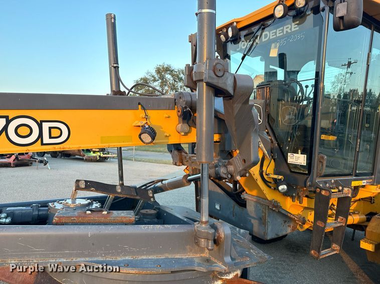 image for item DO1686 2006 John Deere 770D motor grader