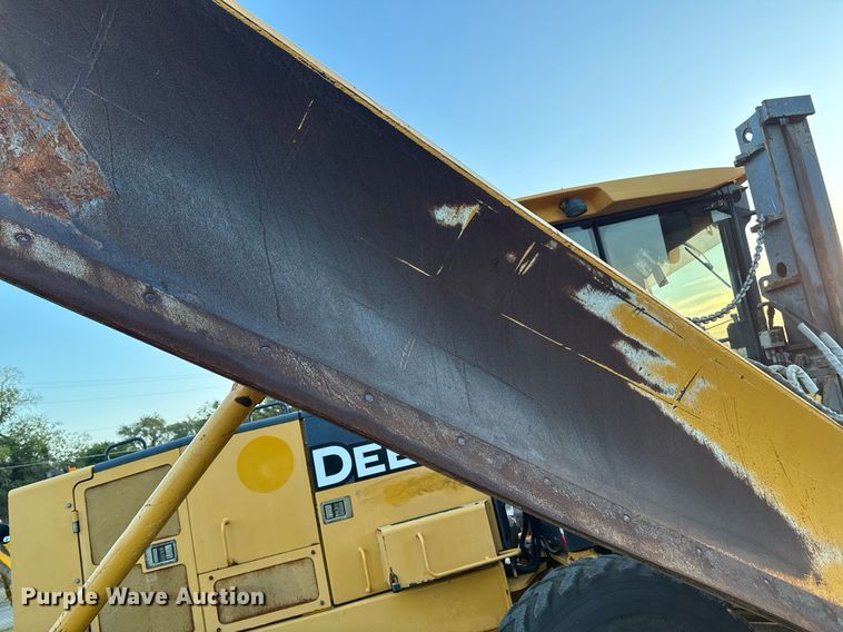 image for item DO1686 2006 John Deere 770D motor grader