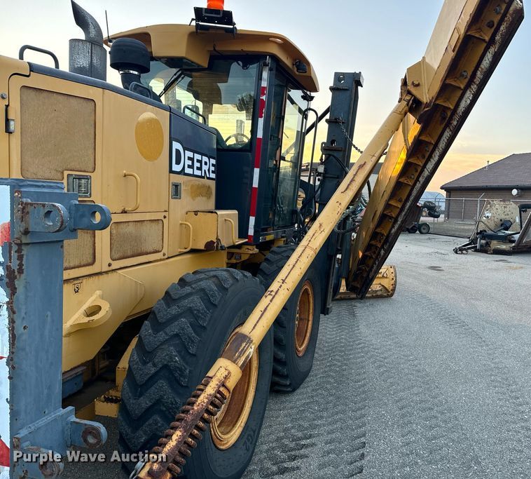 image for item DO1686 2006 John Deere 770D motor grader