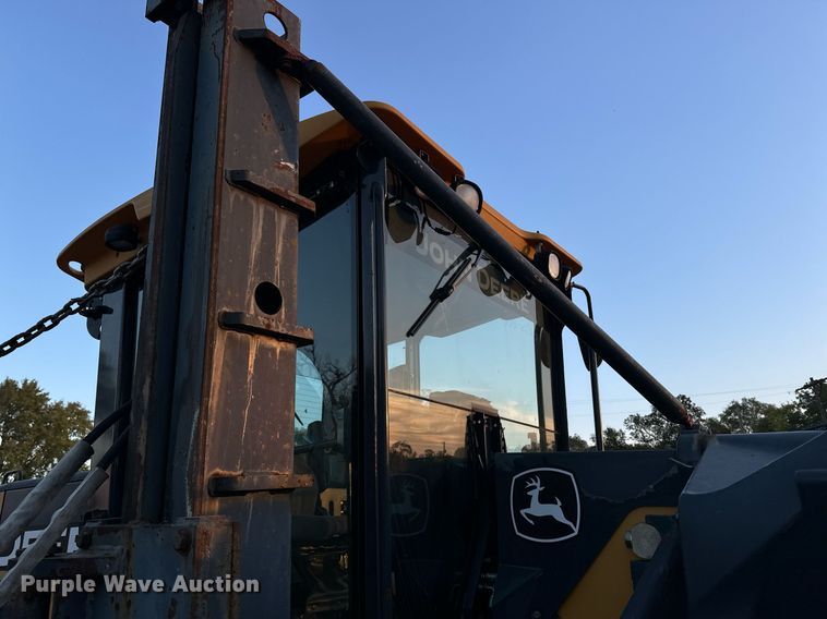 image for item DO1686 2006 John Deere 770D motor grader