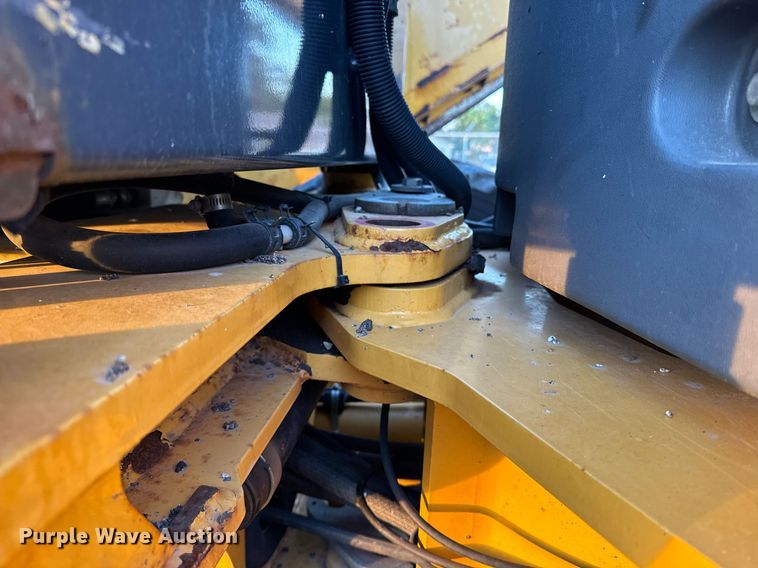 image for item DO1686 2006 John Deere 770D motor grader