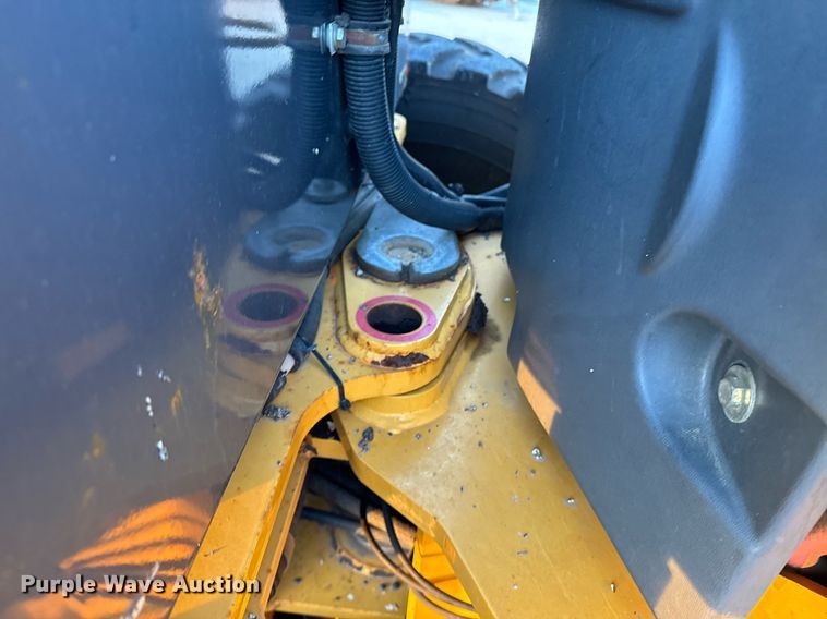 image for item DO1686 2006 John Deere 770D motor grader