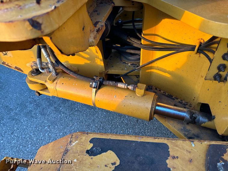 image for item DO1686 2006 John Deere 770D motor grader