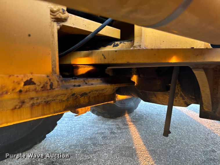 image for item DO1686 2006 John Deere 770D motor grader