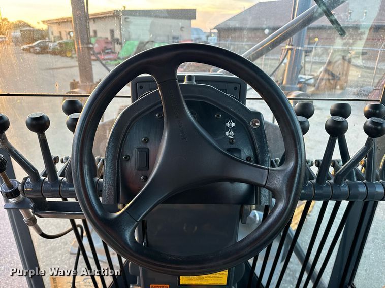 image for item DO1686 2006 John Deere 770D motor grader