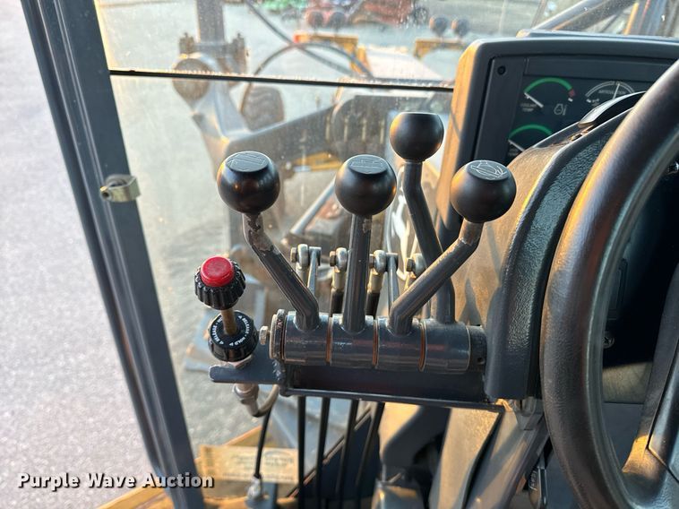 image for item DO1686 2006 John Deere 770D motor grader