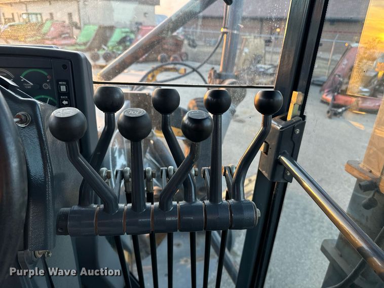 image for item DO1686 2006 John Deere 770D motor grader