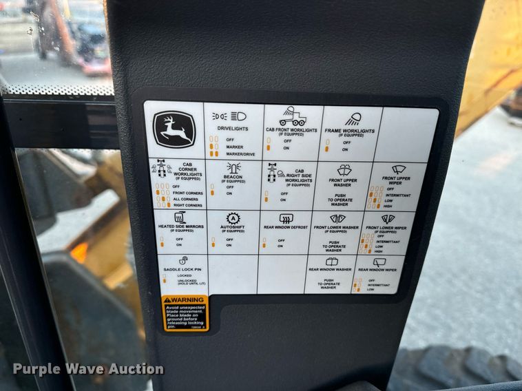 image for item DO1686 2006 John Deere 770D motor grader