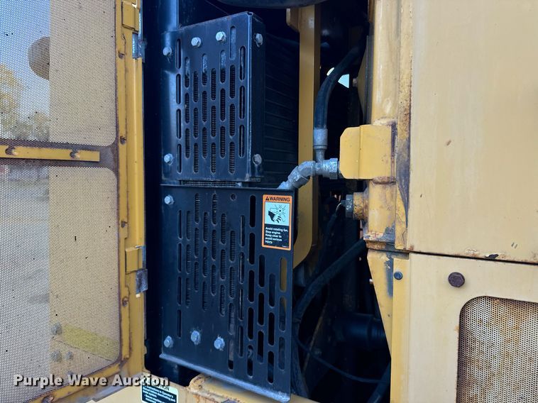 image for item DO1686 2006 John Deere 770D motor grader