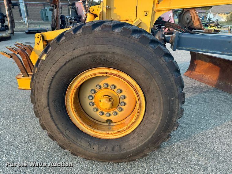 image for item DO1686 2006 John Deere 770D motor grader