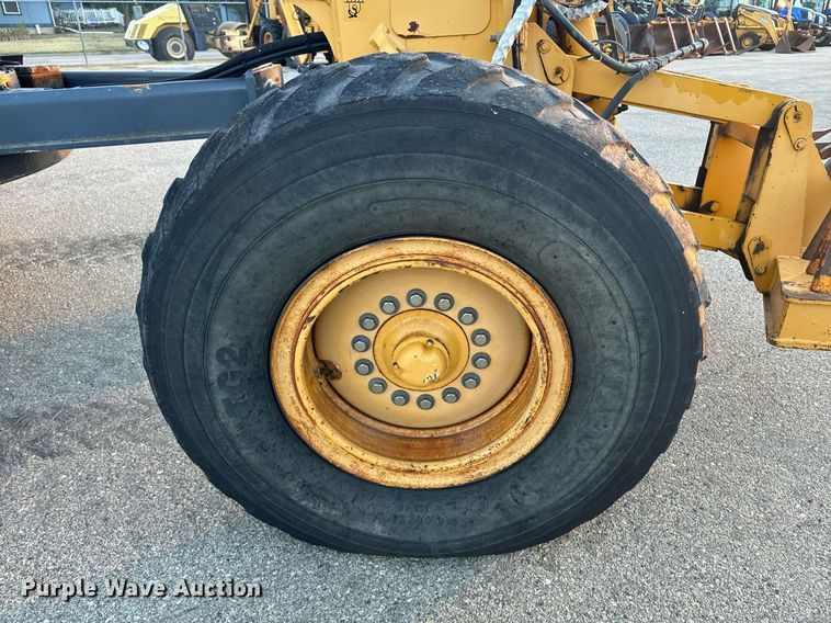 image for item DO1686 2006 John Deere 770D motor grader