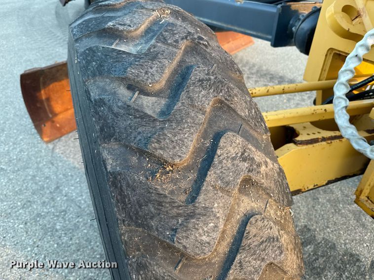 image for item DO1686 2006 John Deere 770D motor grader