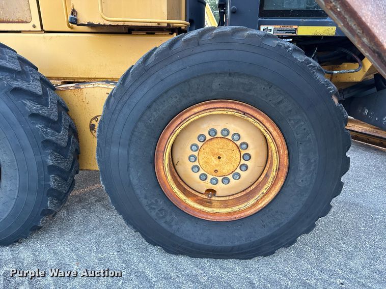 image for item DO1686 2006 John Deere 770D motor grader