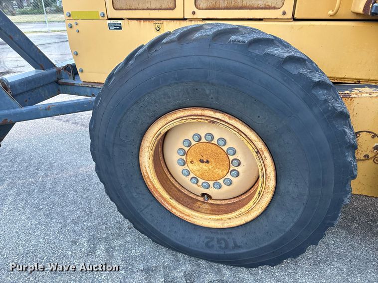 image for item DO1686 2006 John Deere 770D motor grader