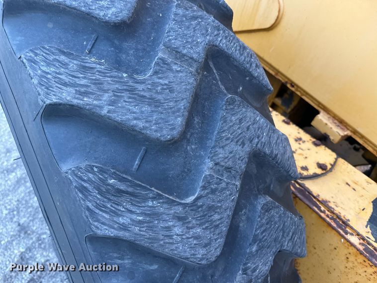 image for item DO1686 2006 John Deere 770D motor grader