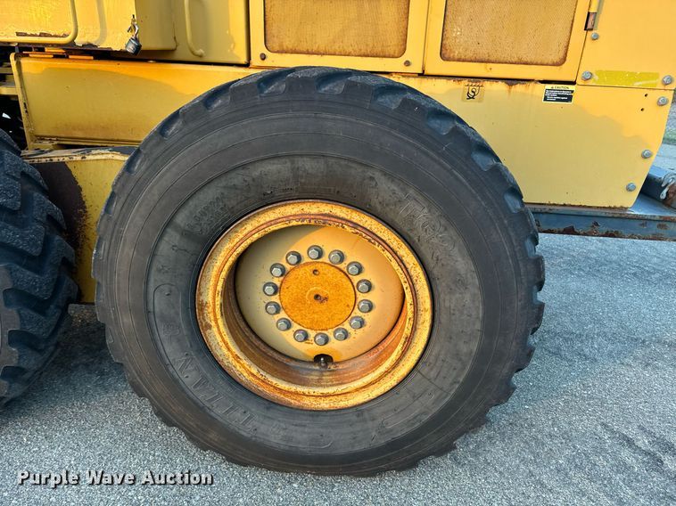 image for item DO1686 2006 John Deere 770D motor grader