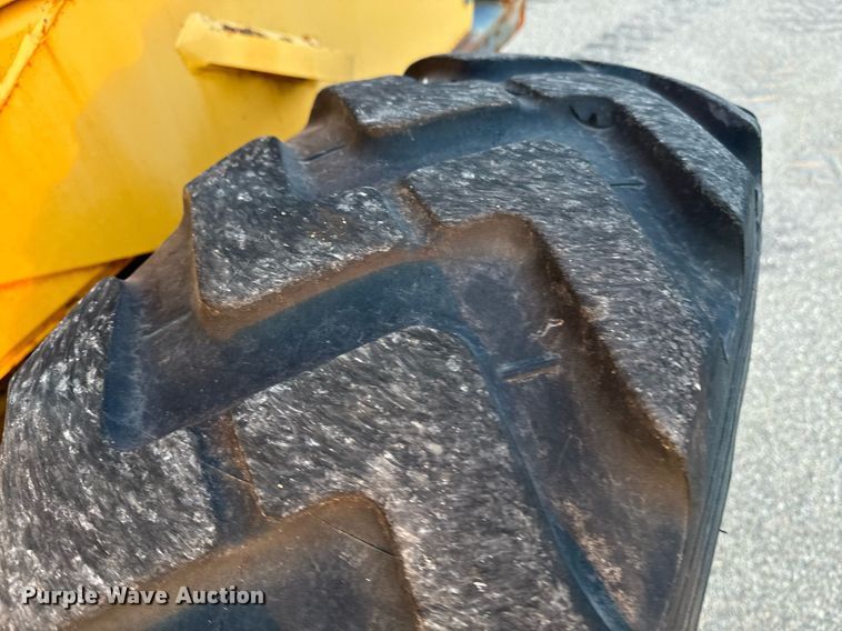 image for item DO1686 2006 John Deere 770D motor grader