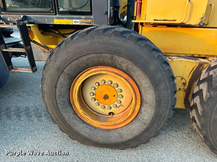 image for item DO1686 2006 John Deere 770D motor grader