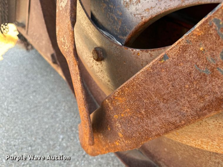 image for item DO1689 2011 Land Pride  batwing rotary mower