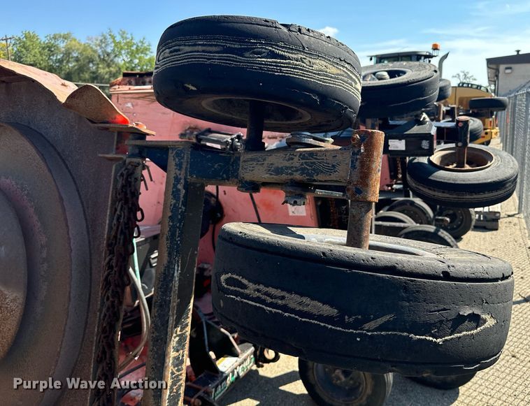 image for item DO1689 2011 Land Pride  batwing rotary mower