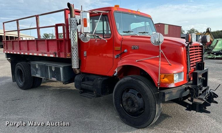 image for item DO1707 1997 International 4900 scissor lift truck