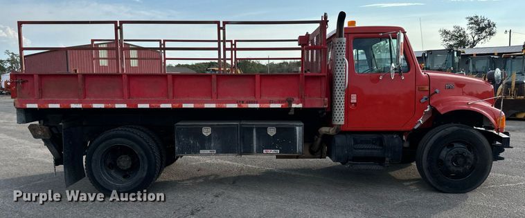 image for item DO1707 1997 International 4900 scissor lift truck