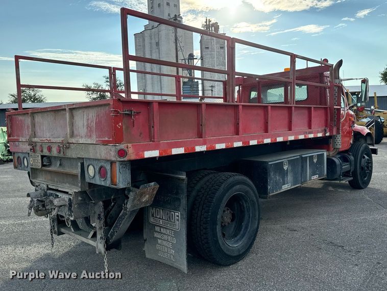 image for item DO1707 1997 International 4900 scissor lift truck