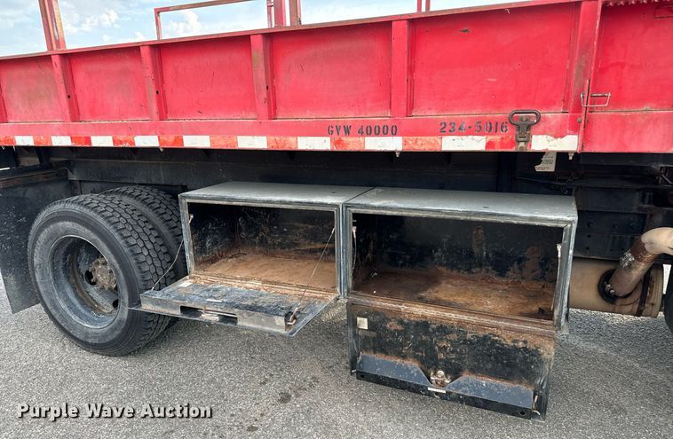 image for item DO1707 1997 International 4900 scissor lift truck