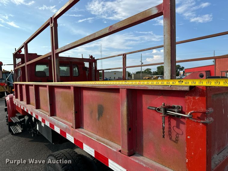 image for item DO1707 1997 International 4900 scissor lift truck