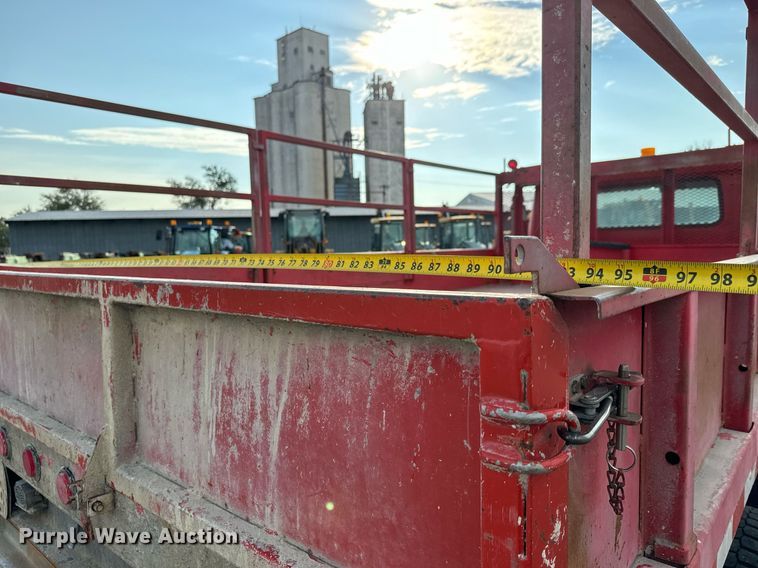 image for item DO1707 1997 International 4900 scissor lift truck