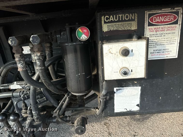 image for item DO1707 1997 International 4900 scissor lift truck