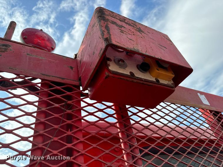 image for item DO1707 1997 International 4900 scissor lift truck