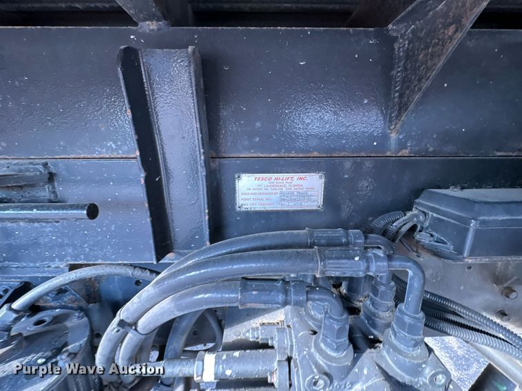 image for item DO1707 1997 International 4900 scissor lift truck