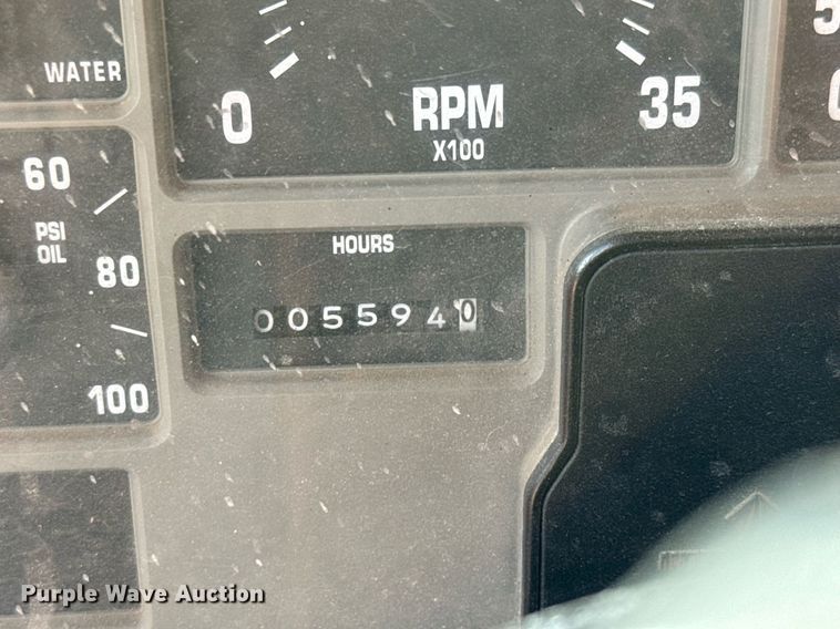 image for item DO1707 1997 International 4900 scissor lift truck