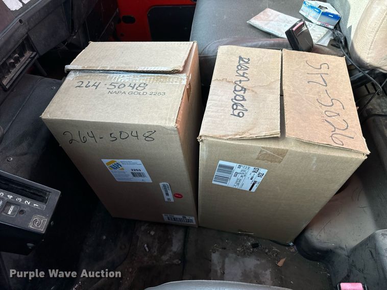 image for item DO1707 1997 International 4900 scissor lift truck