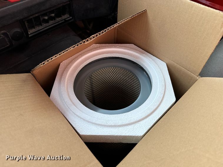 image for item DO1707 1997 International 4900 scissor lift truck