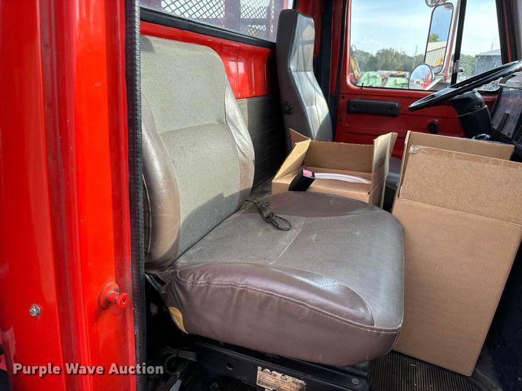 image for item DO1707 1997 International 4900 scissor lift truck