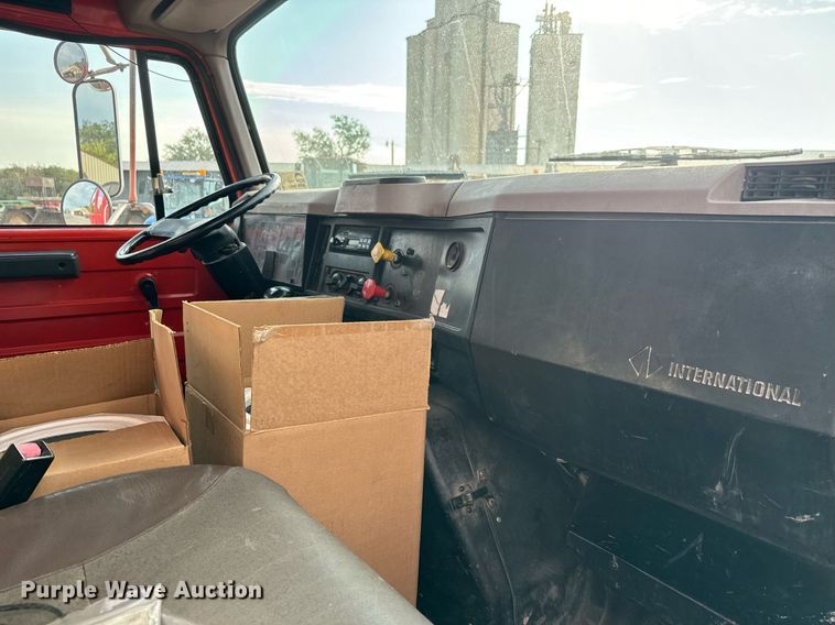 image for item DO1707 1997 International 4900 scissor lift truck