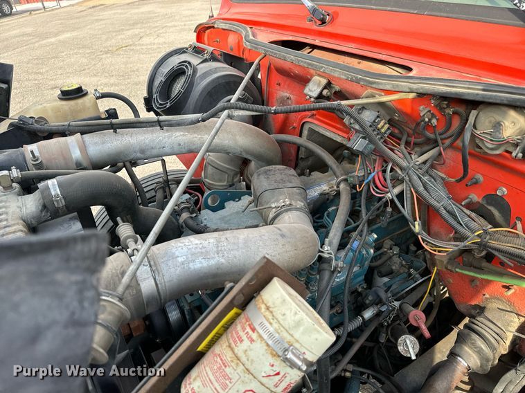 image for item DO1707 1997 International 4900 scissor lift truck