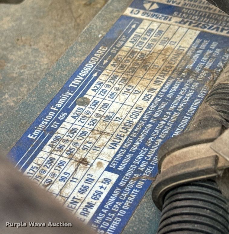 image for item DO1707 1997 International 4900 scissor lift truck