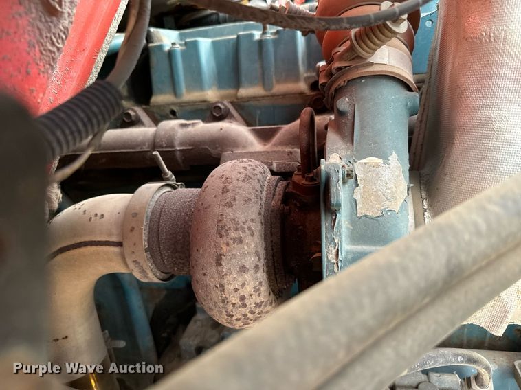 image for item DO1707 1997 International 4900 scissor lift truck