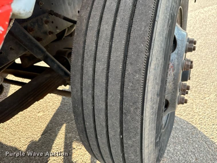 image for item DO1707 1997 International 4900 scissor lift truck